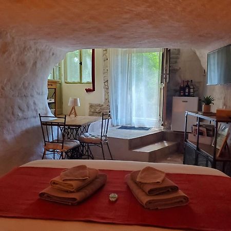 Moulin De Bonfilhon Bed & Breakfast Cornillon-Confoux Екстериор снимка