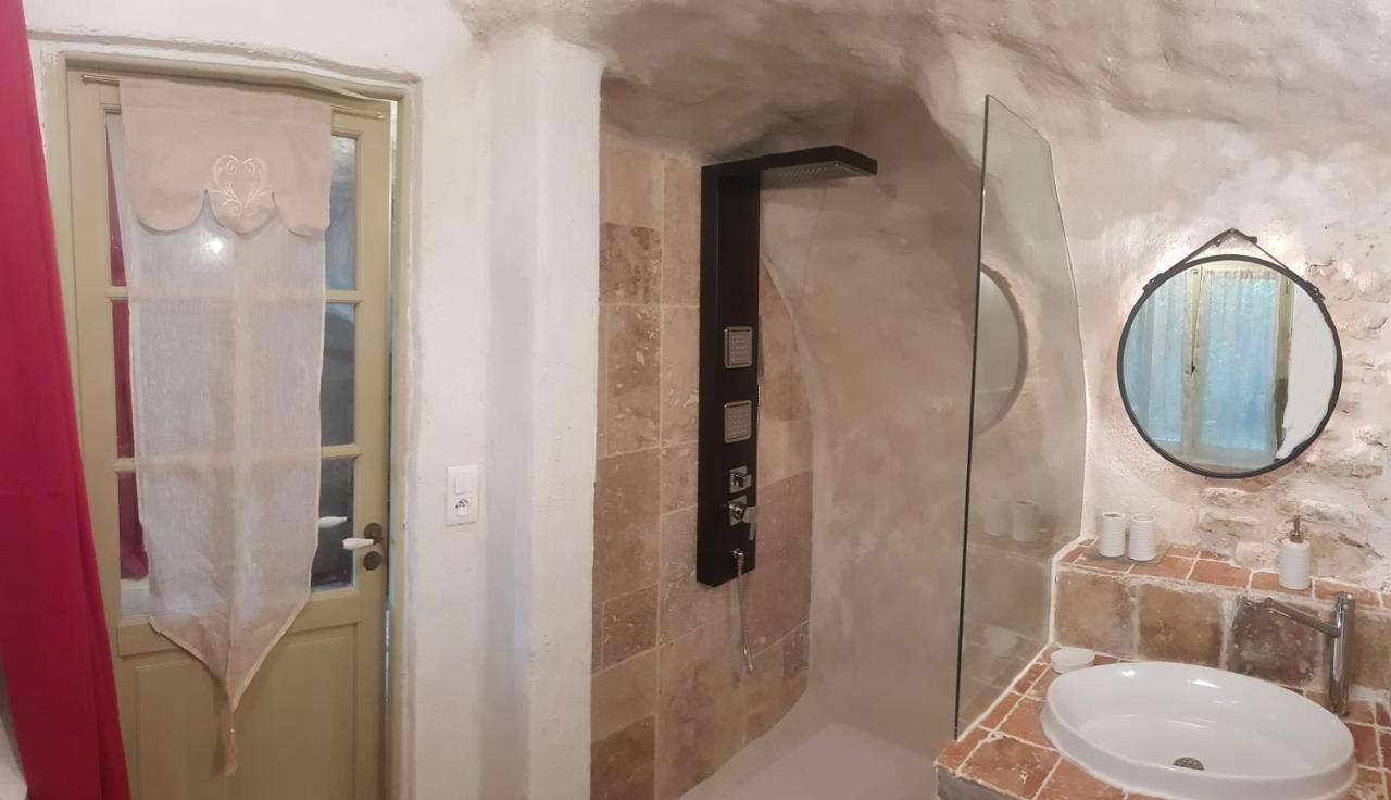 Moulin De Bonfilhon Bed & Breakfast Cornillon-Confoux Екстериор снимка