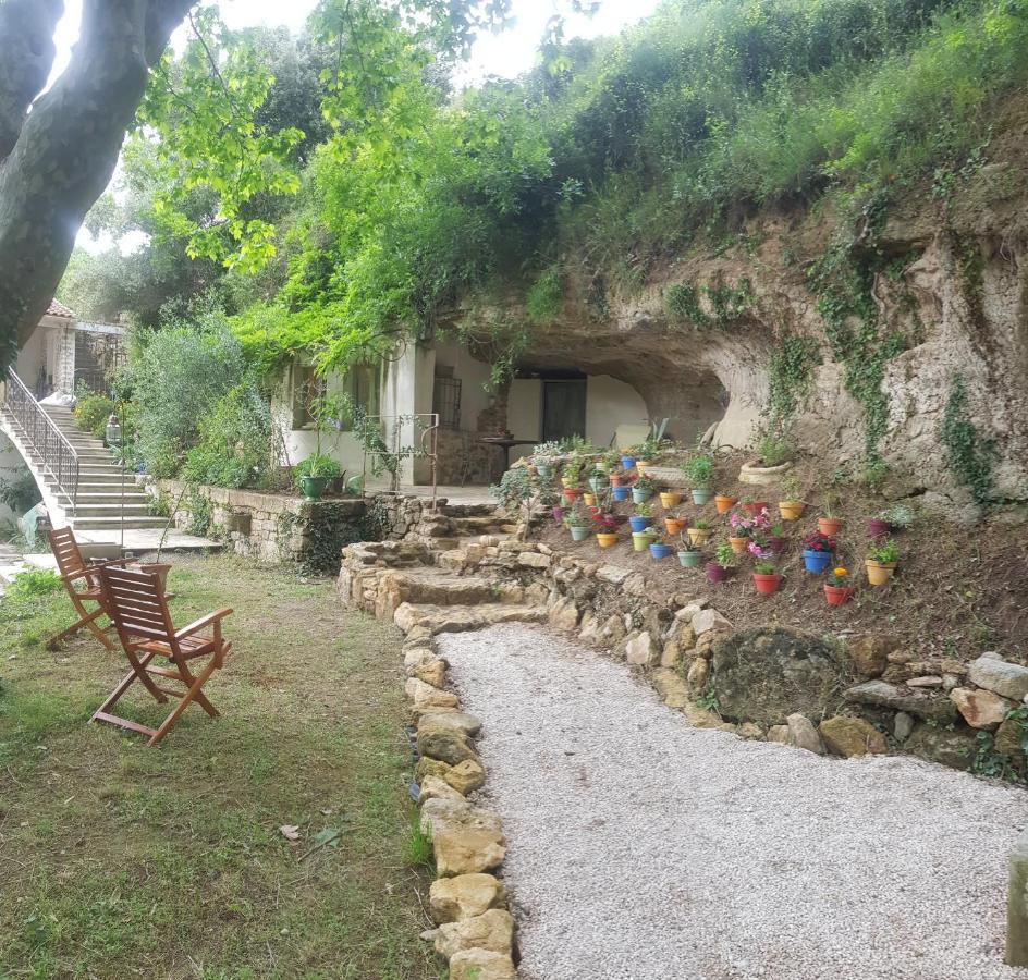 Moulin De Bonfilhon Bed & Breakfast Cornillon-Confoux Екстериор снимка