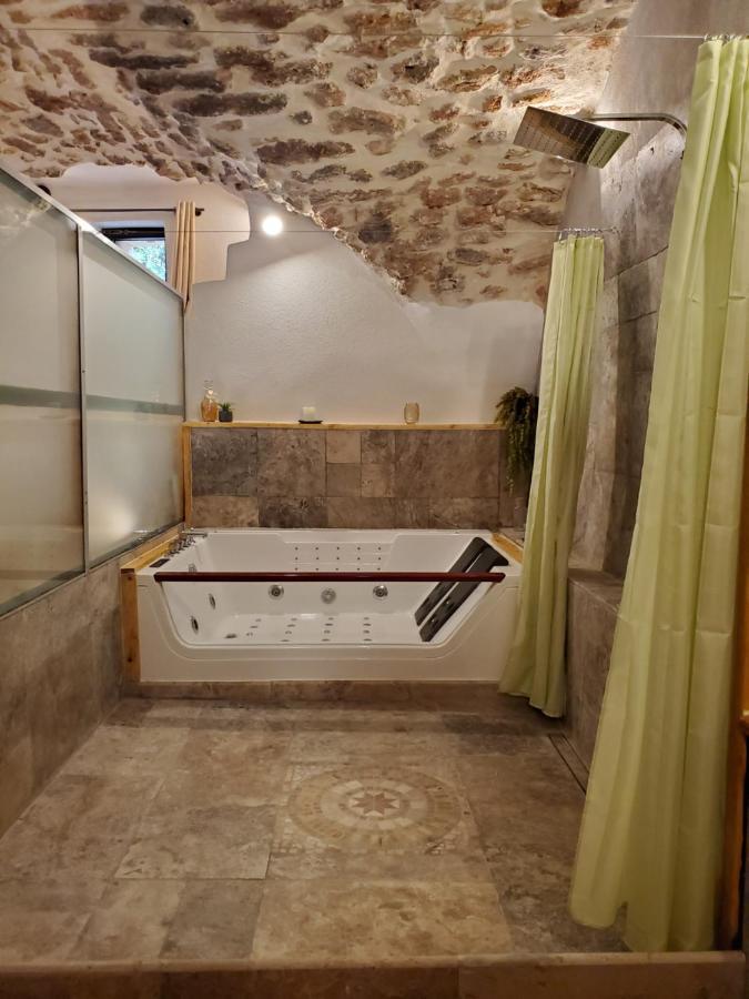 Moulin De Bonfilhon Bed & Breakfast Cornillon-Confoux Екстериор снимка