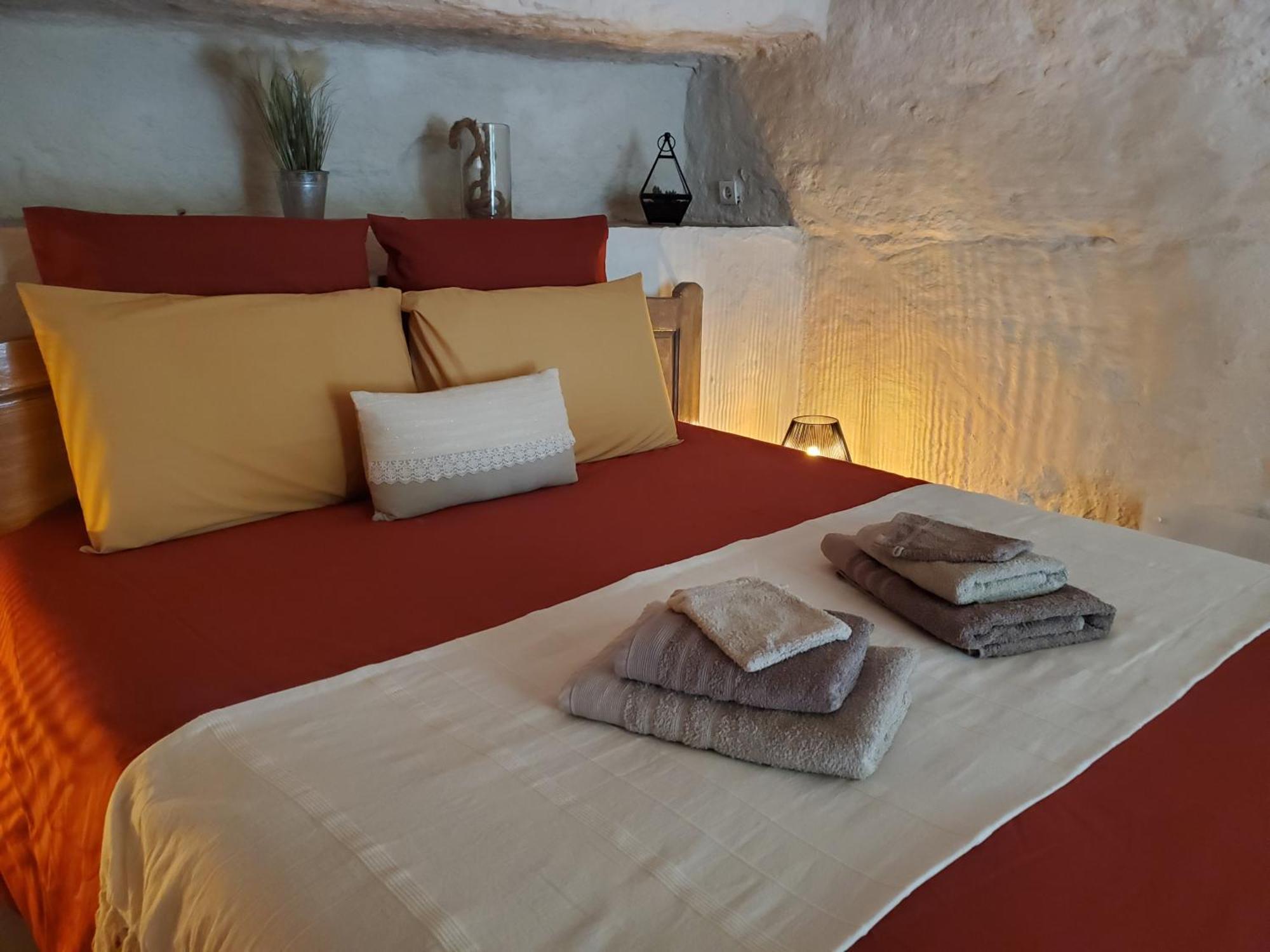 Moulin De Bonfilhon Bed & Breakfast Cornillon-Confoux Екстериор снимка